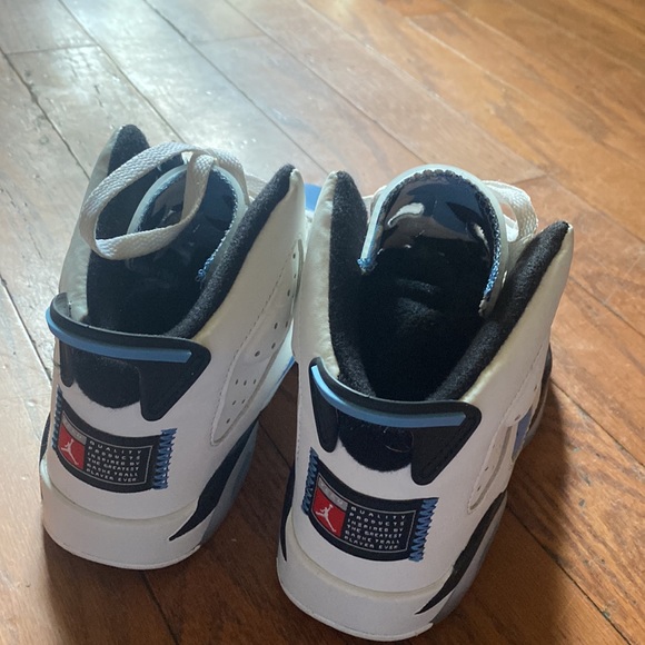 Baby blue Jordan retro 6’s - Picture 3 of 4